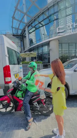 Du lịch đó đây - Thèm gì Grabfood đấy!