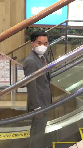 Shortest escalator: 83.4 cm (2 ft 8 in) by Hitachi Ltd. at Okadaya More's Shopping Mall, Kawasaki-shi, Japan 🇯🇵