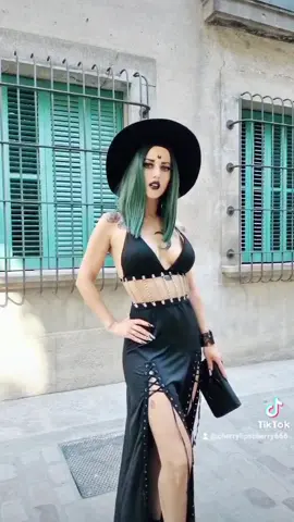 My new favorite summer dress by @darklookshop 🖤🦇 you can use cherrylips code for a 15% discount in all the store. My make up is from @poshgoth 🥰 #witch #witchy#gothlook #greenhair#goth #gothic #gothgoth #gothgirl #gothicgirl #goths #inked#gothmakeup #gothgf #nugoth #lentejas #strangerthings #grunge #darkgirl #grunge