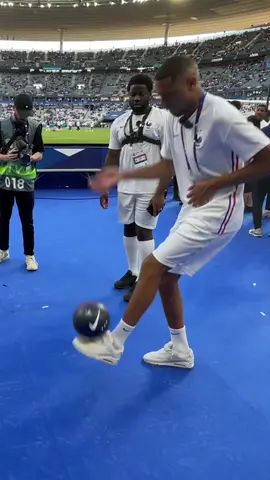 Qui est le plus technique entre @Evan🔅 @Anto @Lonni et @Shess ? #starfreestyle ⭐️ #defi #sportstiktok