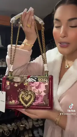 Amo amo. Accesorios fabulosos y bolsa de lujo ❤️ borre el video porque me equivoque escribiendo y la gente aja 😂