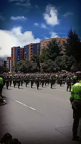 #ejercitocolombiano🇨🇴 #desfilemilitar #20julio2022 #bogotá #ejercitonacionaldecolombia #ejercitonacional