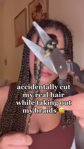 accidentally cut my real hair while taking my beaids out 🫠 oops lol #knotlessbraids #cuttinghair #cuttingmyhair #cuttingbraids #takingoutbraids #blacktok #blackgirlhair #blackhair #naturalhair