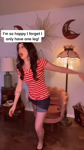 #amputeehumor Please forgive the lame “fall” i have to cherish this leg 😅#hemipelvectomy #hipamputee #amputee #laka #oops #oneleg