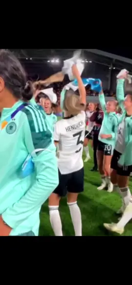 Wenn du realisierst dss du ime Halbfinale bist. Tolle leistung von Popp vier spiele vier tore. #Julebrand #fußball #weuro2022 #fy #fypシ #goviral #makethisvideogoviral #dfb