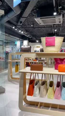 LUCRIN Geneva boutique opens its doors to you. Welcome to the glamorous colorful leather experience👜🛍 #lucrin #mylucrin #geneve #luxury #highquality #leather #colorfulpalette #comevisit #confederationcentre #designerhandbags #swissexperience #totebags #OOTD #fyp