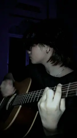 ko biết đây là bài vui hay bài buồn luon -,- #guitar #cover #fyp #xyzcba #viral #stmedia