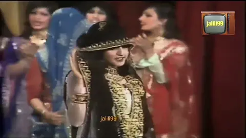 Kuwaiti girls singing popular songs, the three girls are performing the 