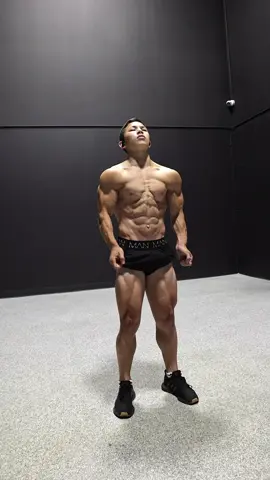 +9lbs between these videos. Definitely leaner in the first, but bigger in the second. Not satisfied, job’s not finished. Growing continues. 🙏🏻👏🏻