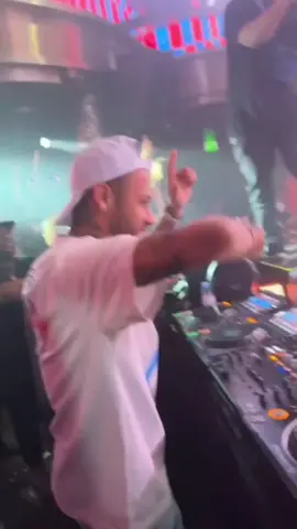 Hết trận thì mình đi quẩy thôi #neymar