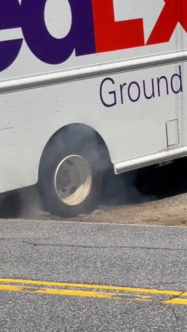 This guys had better days!!🤣 #fail #fails #truckdriver #stuck #fedex #fedexdriver #fedexground #haha #funny #nothappening #burnout #😂 #🤣🤣🤣 #whathappened #OhNo #delivery #deliverydriver #fyp #viral