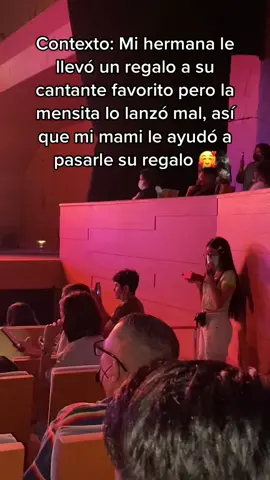 Like y publico el video en donde regaña al guardia por no dejar tomarnos fotos con el cantante 😂❤️#gamerentiktok #madreehija #destacame