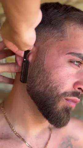 Create the perfect beard shape-up👌#beardshapeup #beardgrooming #beardsoftiktok