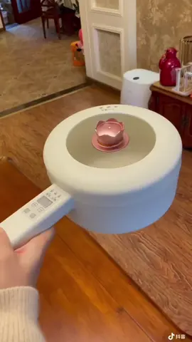 Nồi điện đa năng- 1 cái có thể nấu dc cùng lúc 5 món từ chiên- xào -nấu canh- hấp-kho đều được luôn ạ, dùng bằng điện- nhỏ gọn- mạ cốm chống dính dễ chùi rữa ạ, thíc ăn lẩu mà k dứt e nó thì hơi phí ạ! Tiện lắm luôn ạ!