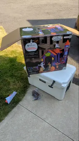 #halloween #inflatablehauntedhouse