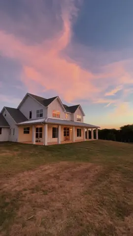 #farmhouse #countryliving #eveningvibes #sunset #texashomes #texas #frontporch #houseplans #ownerbuilder #4122wm #texassky #Summer