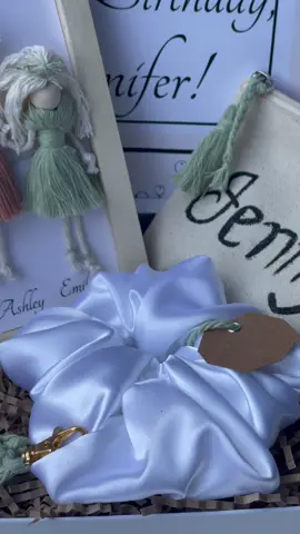 Birthday Gift Box for a friend #bestfriend #bestiegifts #giftforher #giftbox #handmadegifts #handmadecraft #onekooka #scrunchies #macramedoll