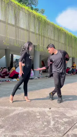 Favorite banget bagian ini🥰 “Dancing jodi” with @Agnesa Maharani #fyp #fypシ #bollywood #bollywoodsong #dancingjodi #bollywooddance #rabnebanadijodi #dance #tiktokjakarta @chandrafherllian