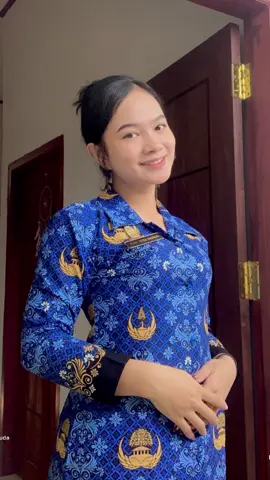 Jatuh bangun aku mengejarmu🥺 Pulang kerja harus bimbel+review materi lagi.  Belum lagi ngurusin berkasnya kemana mana sendiri. Nangis muluuuuu Gapapa ya agak sedikit flexing, aku lagi berbangga dengan hasil usahaku 🥺 Terimakasih Ririn tidak memilih untuk menyerah 🤗  #CapCut  #batak #bataktiktok #batakgram #cewebataklewat #borusagala  #CaffinoBaristan #fyp #pns #asn #batakhits #bataknese #bataktoba #pegawainegerisipil #cpns #onthattime #transisiwisuda #batakviral #wisuda #pns2022