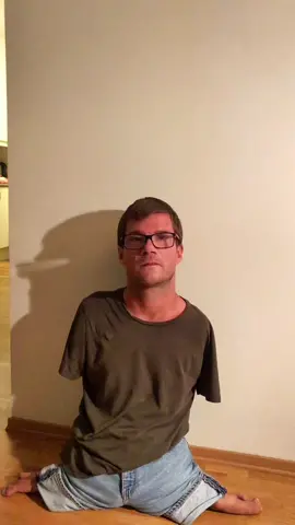 ..#nolegsnoarms #ihavenoarms #standup #standupnorge #comedy #talent #komedie #norgeskjekkestekrøpling #mostsexycripple #loudmouth #actor #dancer #manoftheyear #dad #dadoftheyear