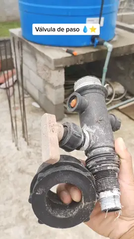 Válvula de paso para Tinaco 💧🤠🔧 y brida #federalplumbing #plomeria #tinaco #hazlotumismo #plomero #rotoplas #tutorial #pvc