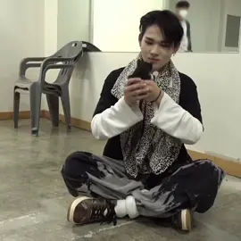 ni-ki playing with kittens is the cutest thing i’ve seen all year #ni_ki #enhypen #enhypenniki #nishimurariki #enhypenedit #kpop #engene