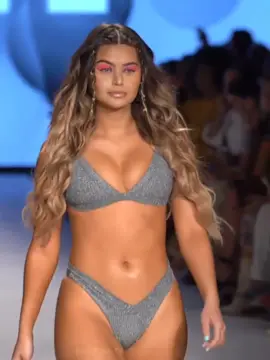 Sofia Jamora em Slow Motion 😎👏🏾👏🏾👏🏾👏🏾👏🏾