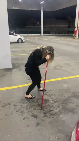 Eu com quase 30 anos 🤡 #segunda #pião #baudafelicidade #tiktok #30anos #rodaroda #silviosantos #piãodobaú #segundafeira #humor