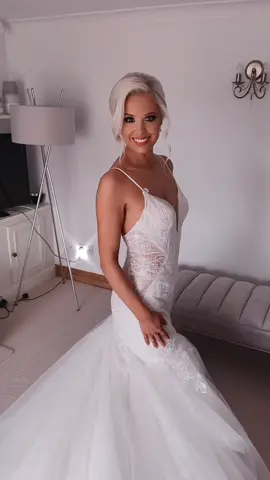 When the bride just makes your job easy🙌🏻👰🏼‍♀️ congratulations to the gorgeous bride Hannah 💍 #bride #bridetok #bridetobe #weddingtiktok #weddinghair