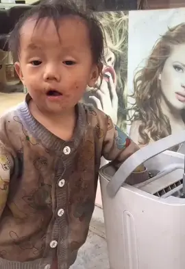 “Mồ côi cha ăn cơm với cá, mồ côi mẹ liếm lá đầu đường” #baby #fyp #tiktoknews