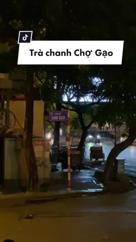 Mìnk luôn thích những buổi tối mùa hạ, ghế nhựa vỉa hè cùng những câu chuyện phiếm, ngắm đường phố và  dòng người qua lại, một cảm giác gì đó đặc biệt không thể lẫn đâu được! #hanoi #muahe #trachanhchogao