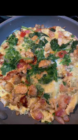 This chicken egg omelette was everything. Topped with fresh avocado! Follow for more recipes #cooking #cookingathometiktoktv #cookingtips #fyp #Recipe #eggomelette #chickenomlette