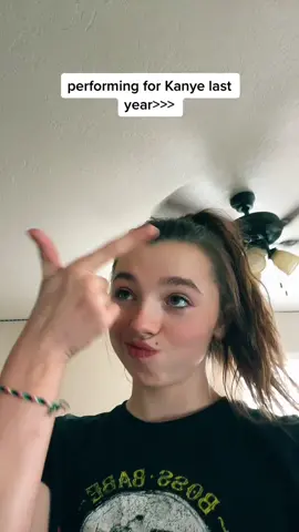 #greenscreenvideo #greenscreen biggest flex of last year💪🏻 love ya yeezy #ye #kanye #dancer #foryou #kanyewest #dancetok