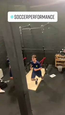 Funktionales Athletiktraining ist ein wichtiger Baustein für Deine Fussball Performance. #fussballtraining #functionalfitness #training #Soccer #unstoppable #functionaltraining