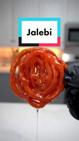Baby let me see it, i just want to eat it 🫦😦 #fypシ #jalebi #dessert #sweets #EasyRecipe #itssoeasy #crunchy #FoodTok #snack #patrickzeinali