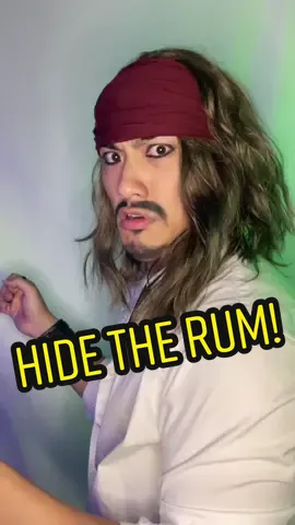 It should be a dress… or nothing 😉🏴‍☠️ #piratesofthecaribbean #jacksparrow #johnnydepp #elizabethswann #keiraknightley #cosplay #actor