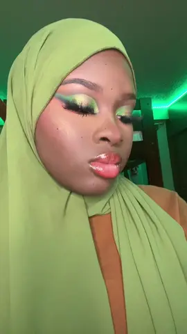 this look is FIYAAAAAAA💚 #foryou #fantathemua tc: @jayda sky