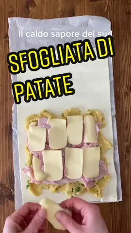 Schiacciata di sfoglia con patate 😋…1 rotolopasta sfoglia 400 gpatate 1uovo 40 gformaggio (grattugiato tipo grana o parmigiano) q.b.prezzemolo 1 cucchiaiopangrattato q.b.sale 100 gprosciutto cotto 120 gformaggio (a pasta filata) q.b.uovo (per la finitura) #ilcaldosaporedelsud