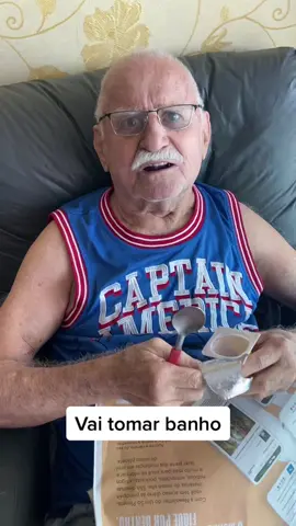 O bom e velho drama pra tomar banho #alzheimers #idosoativo #terceiraidade #geriatria #vasco #vascodagama #alzheimer #humor #velhogeraldo #sogroenora #banho #horadobanho