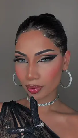 a lil razzle dazzle #fyp #makeup #foryoupage #transition