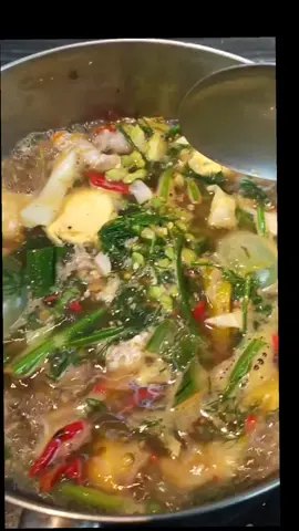 แกงอ่อมพวงไข่อ่อนใส่ผักชีลาวยั่วๆๆจร้า#ทํากินเอง #อาหารอีสาน #อีสานบ้านเฮา #thaifoodlover #อาหารไทย #อร่อยรอบโลก #อีสานพาสวบ #fyp #tiktokthai