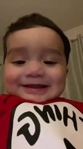 His smile did it for me 🤣 #whitechicks #whatabeautifulsunnyday #easywhitechocolate #fy #CVSPaperlessChallenge #babiesoftiktok #babytiktok #babytiktoker
