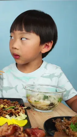 Where’s he getting this sass from?! #dadjokes #dadmoves #foodies #likefatherlikeson