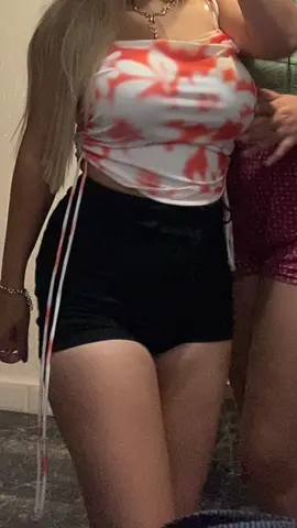 @Tinti Anna Paula pentruuu toti invidiosi care ne vorbesc de rauu 😄😄😄 hauuuu 🤣🤣