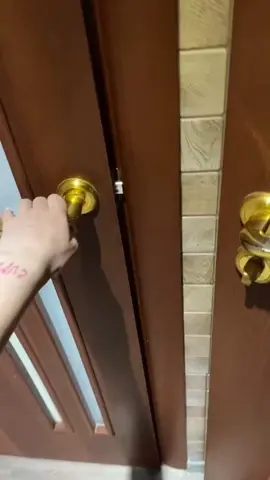 #stitch with @mudak.xo JP finds a laughing door. #knockknock #knockknockjoke #comedy #humor #laugh #CVSPaperlessChallenge #fyp