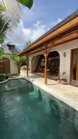 Tropical tiny house in 📍Canggu, Bali with Alfred Villas in #Bali #voyagerealestate #voyage #summervacation #luxuryvilla #traveltiktok #summerinbali #tiktok #fyp #foryoupage #explore