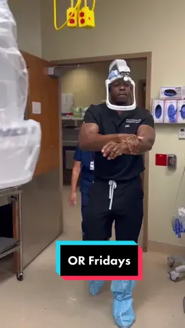Surgeon is here, nothing to fear! #orthopedicsurgeon #kneesurgery #hipsurgery #kneereplacement #hipreplacement #hippain #kneepain #surgeon #doctor #RN #fyp