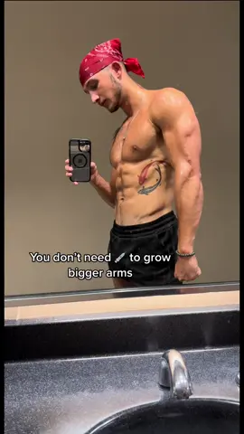 And also don’t forget to start eating more if you want bigger arms💪🏽 #biggerarms #triceps #gymmotivation #foryoupage