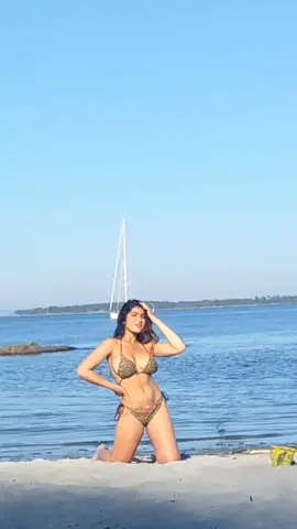 Fun summer beach shoot! ☀️💛#fyp #model #modelling #beach #summer2022 #Summer #fashionshoot #photography #victoriassecret #hotweather #photography #teenmodelling #fypシ #foryoupage