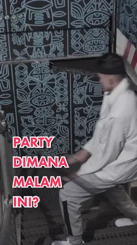 @rakustra udah ready banget nih buat party malam ini! 🤪 #redbull #redbullindo #blueandsilver #givesyouwings #fypindonesia #tiktokindonesia #tiktoktainment #viralditiktok #dance #party #weekend #senopati #senoparty #scbd